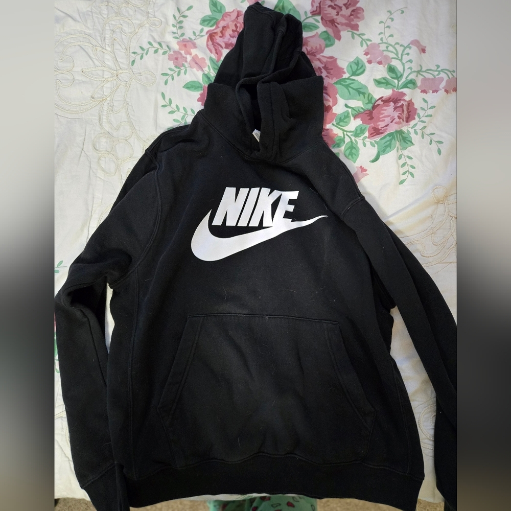 Nike Men's Black Pullover Hoodie